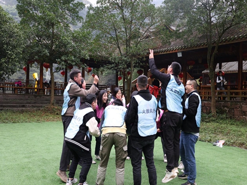 �����l(f��)չ��˾�����ľ������F(tu��n)�Y(ji��)�^���������l(f��)չ��˾�_չ����(hu��)���(d��ng)